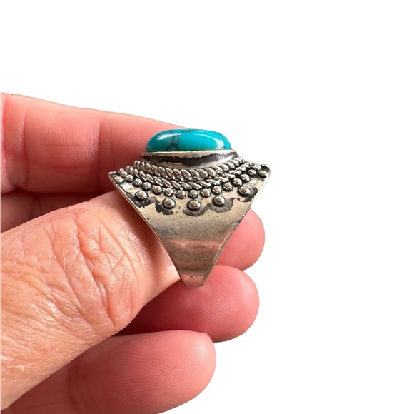Antique Silver and Turquoise Stone Ring - Picture 3 of 7
